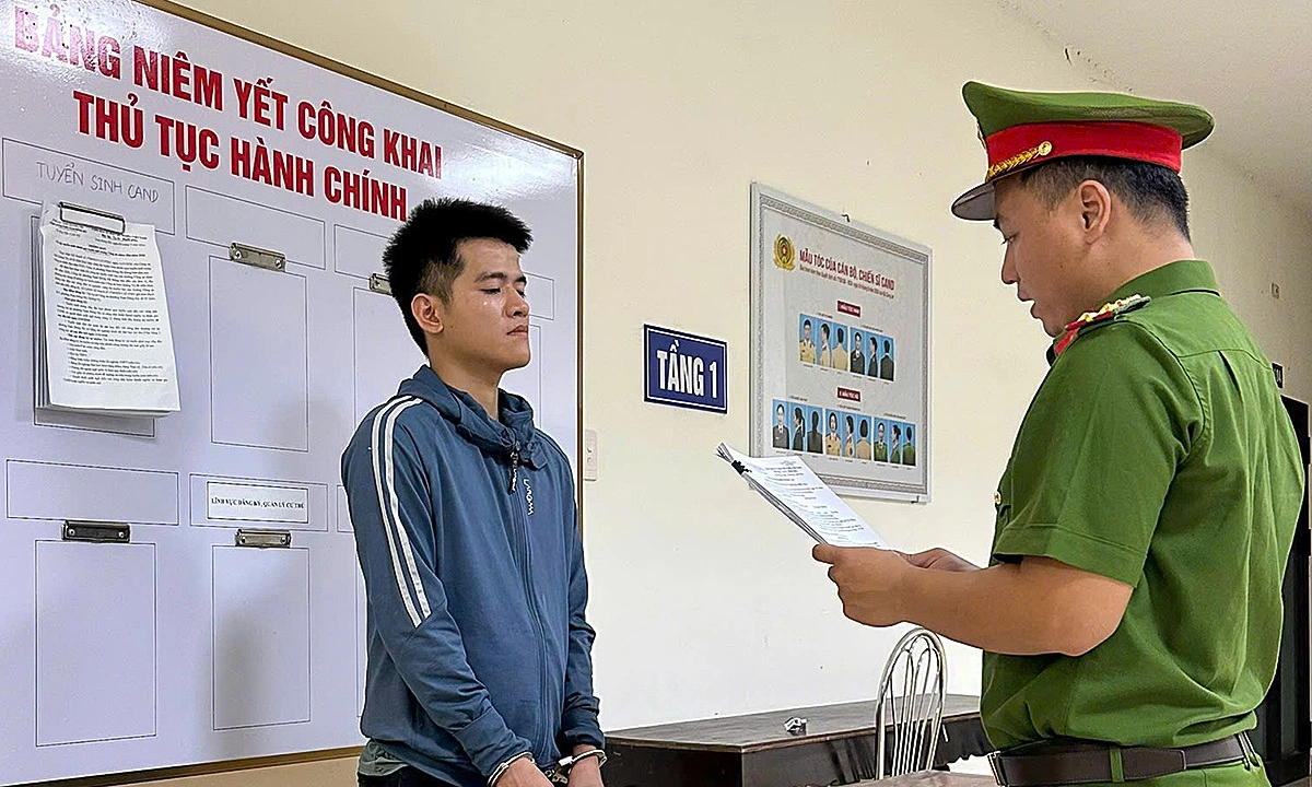 Forging land certificates to defraud customer deposits