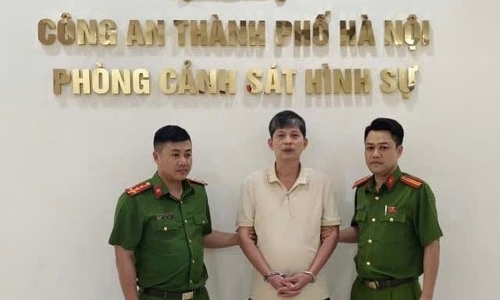 Man arrested for blocking condominium barrier over dispute