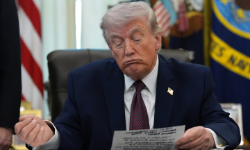 US court questions legality of 10% import tariff