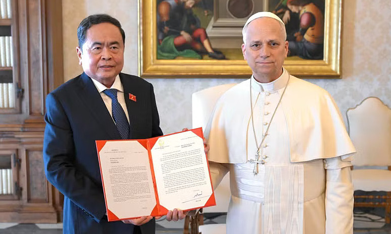 General secretary and president sends invitation letter to pope to visit Vietnam