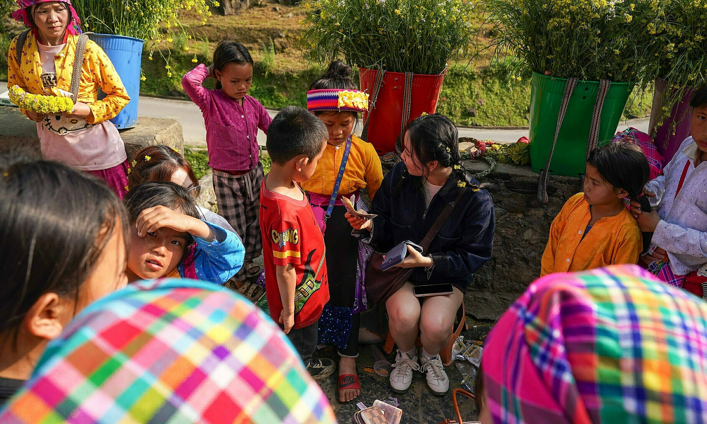 Ban on soliciting money with flowers at Tham Ma Pass