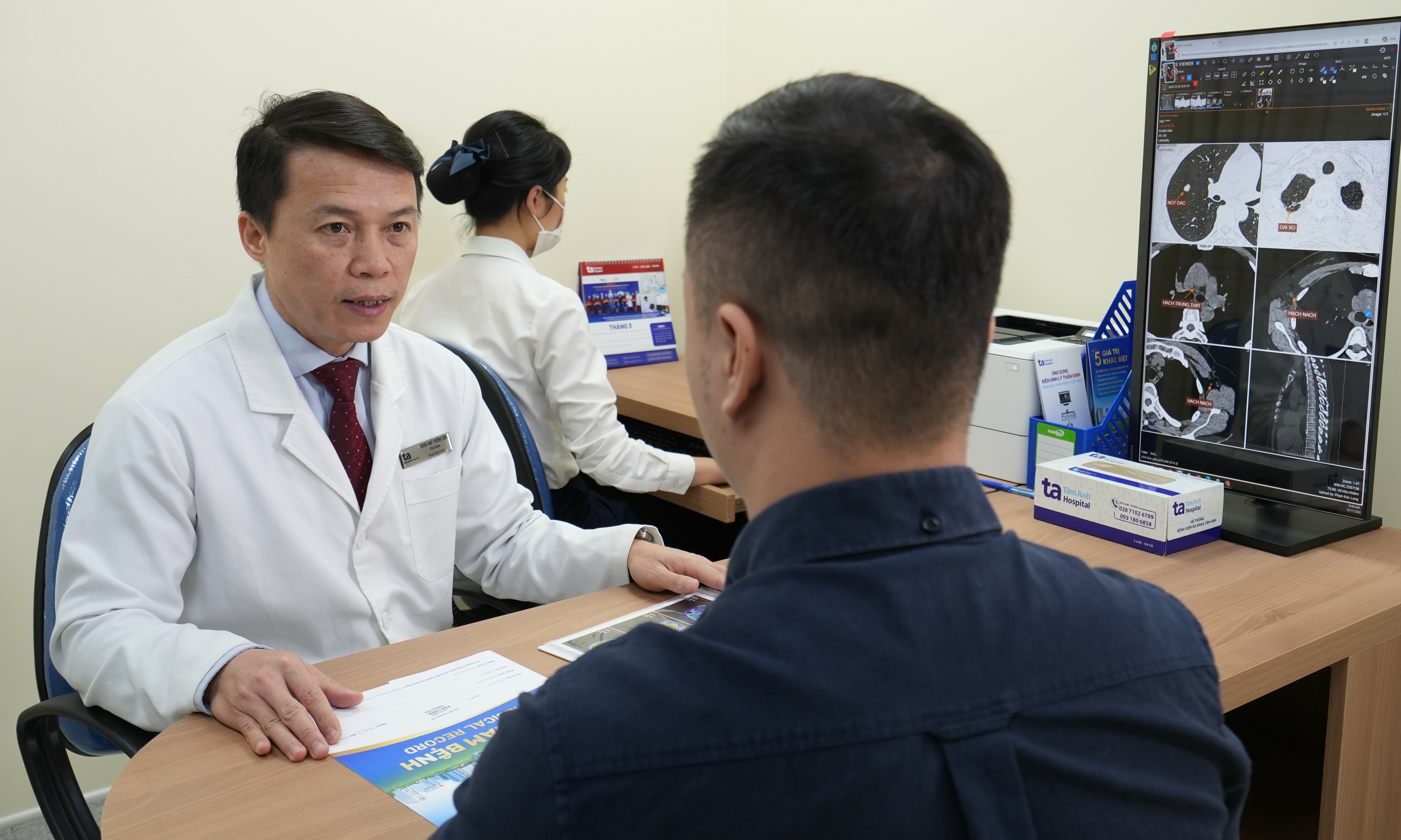 When is a brain MRI necessary for lung cancer?