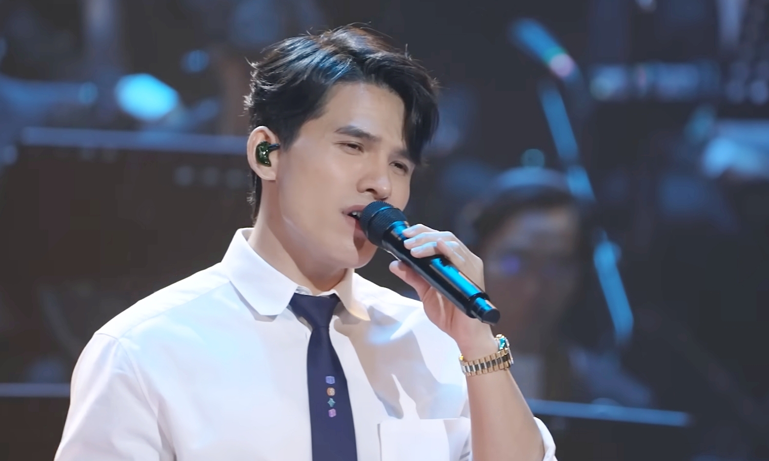 Pham Duy's song 'Chi Chung Do Thoi' becomes a hit again
