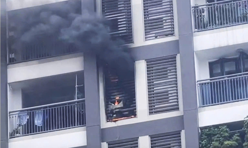 Fire in a 10th-floor apartment of a condominium in Ho Chi Minh City