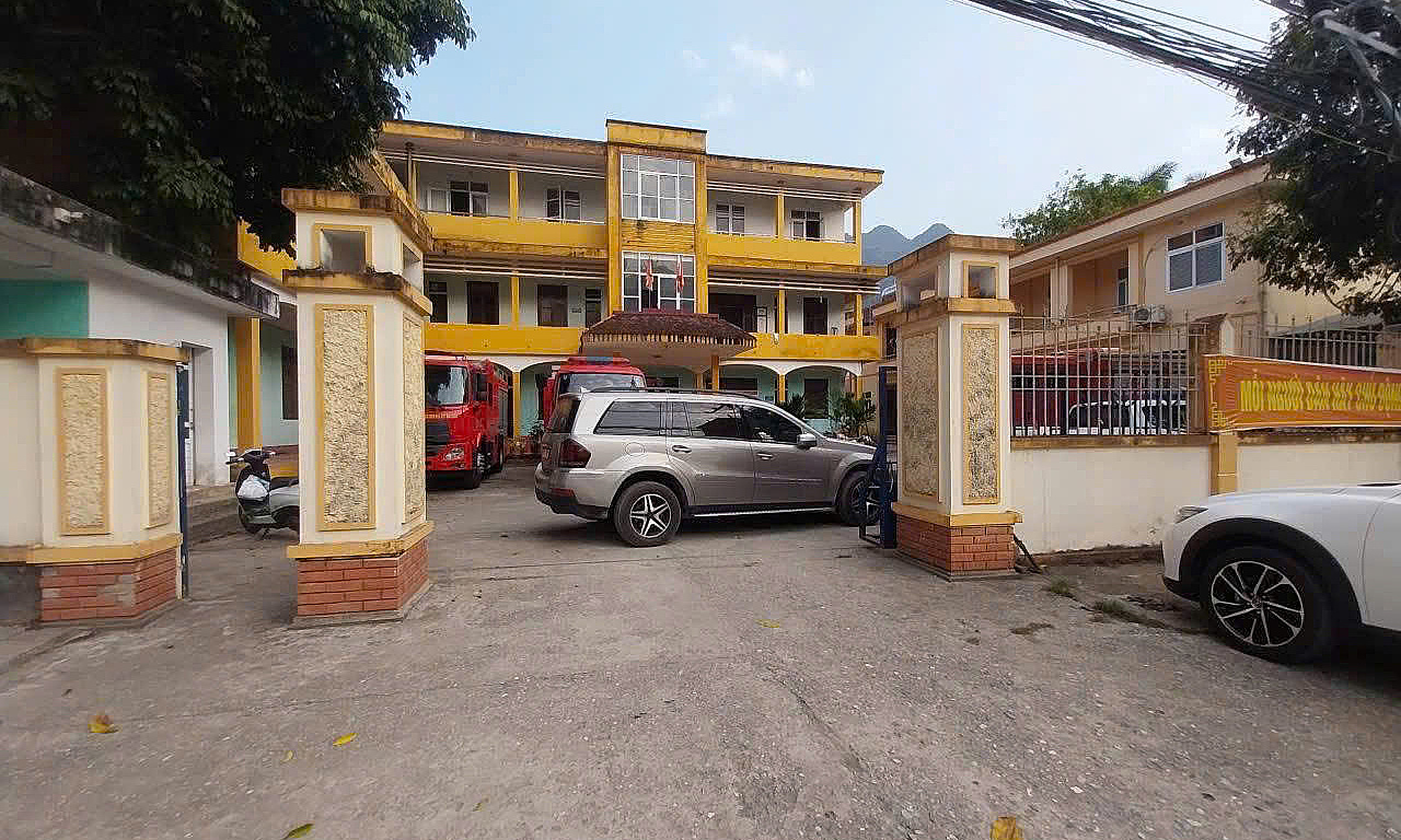 Driver charged after blocking traffic police headquarters entrance with car