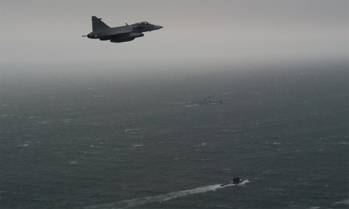 Swedish fighter jet tracks Russian submarine at the Baltic Sea gateway