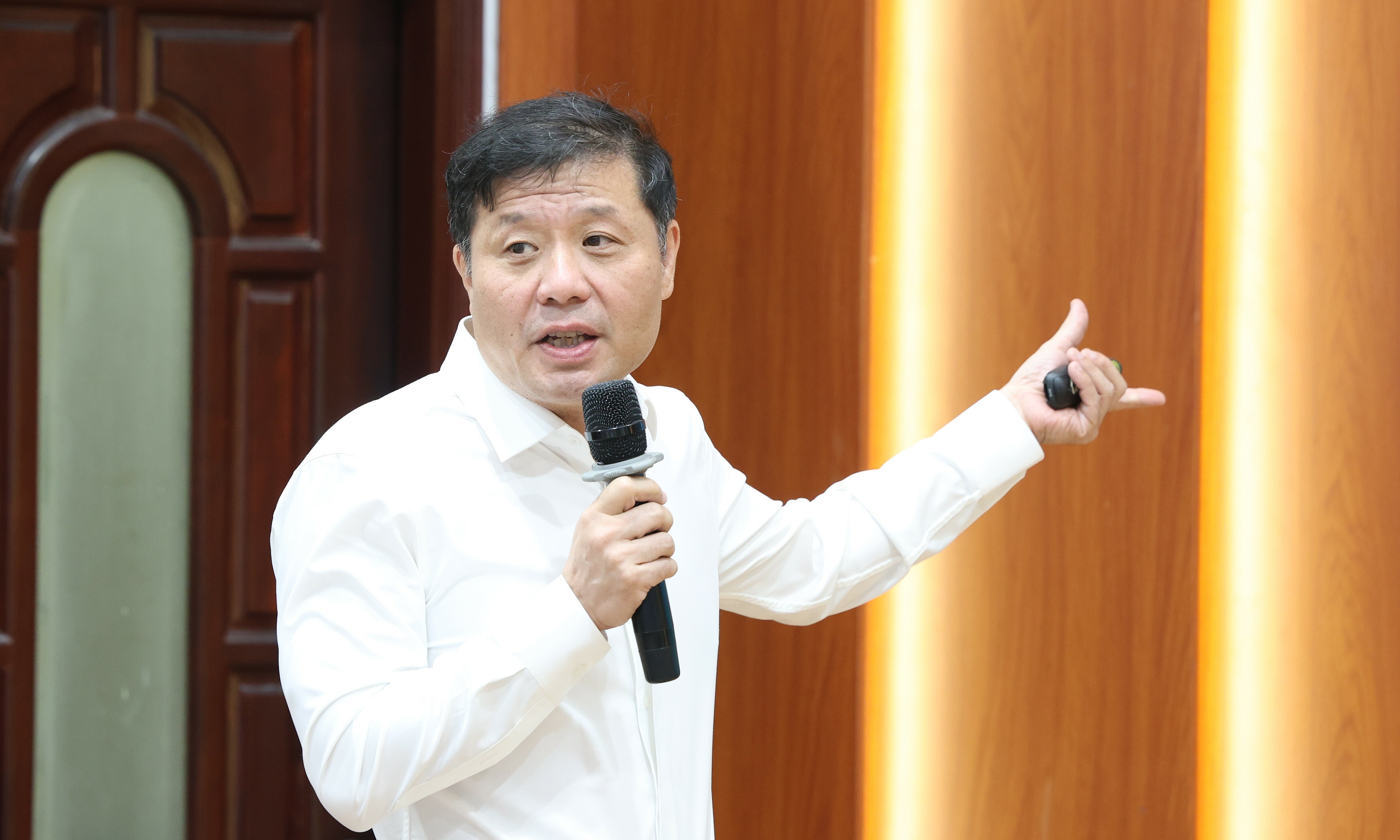 Professor Vu Ha Van: most students learn mathematics to pass exams