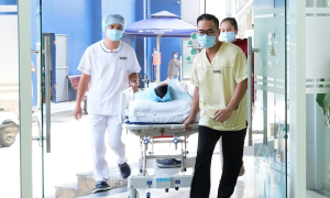 Why are thrombolytic drugs only used within the first 4.5 hours of a stroke?