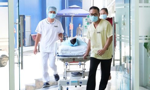 Why are thrombolytic drugs only used within the first 4.5 hours of a stroke?