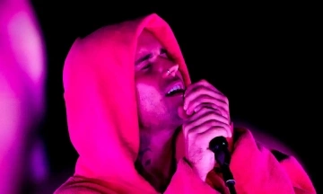 Justin Bieber wears outfit by Vietnamese-American designer