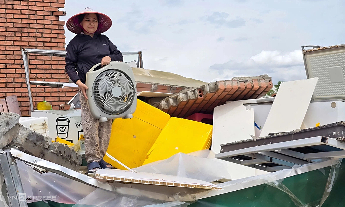 Thousands of Nghe An households still await flood relief funds