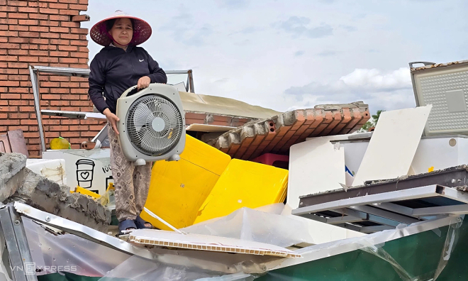 Thousands of Nghe An households still await flood relief funds