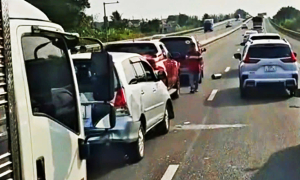 Five-car pileup causes extensive congestion on Trung Luong expressway