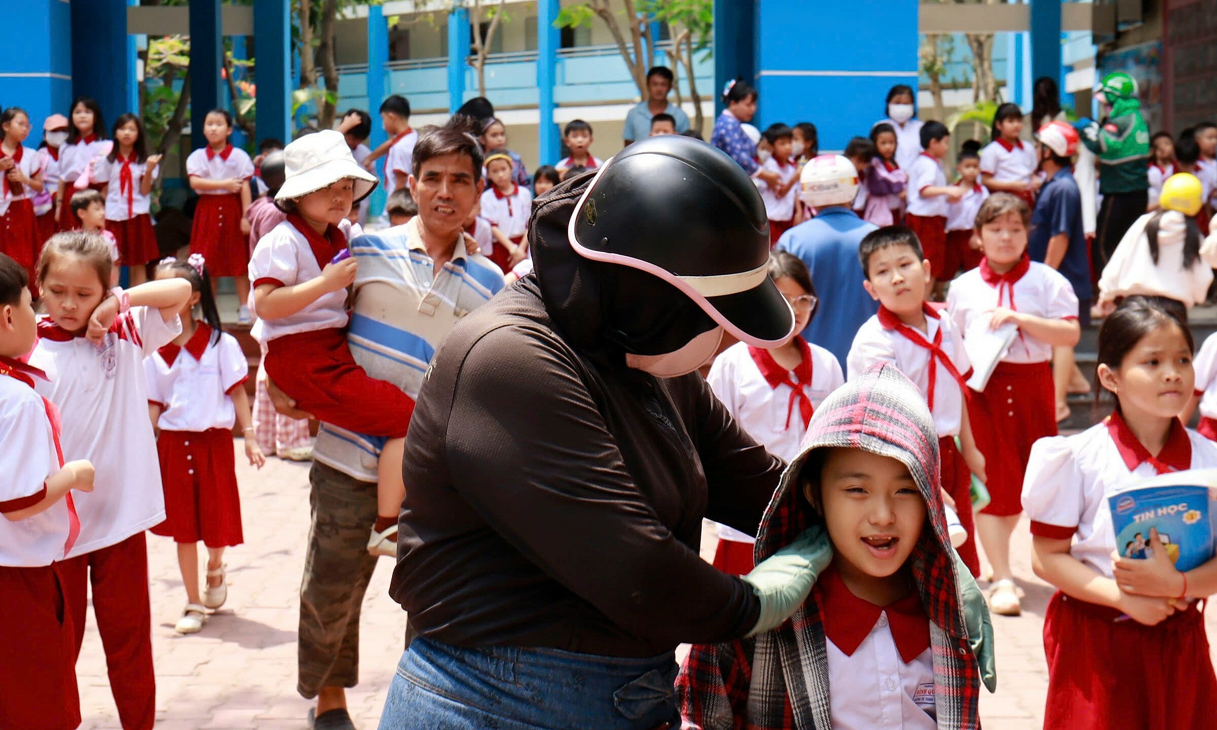 Two more schools in Ho Chi Minh City suspend semi-boarding meals