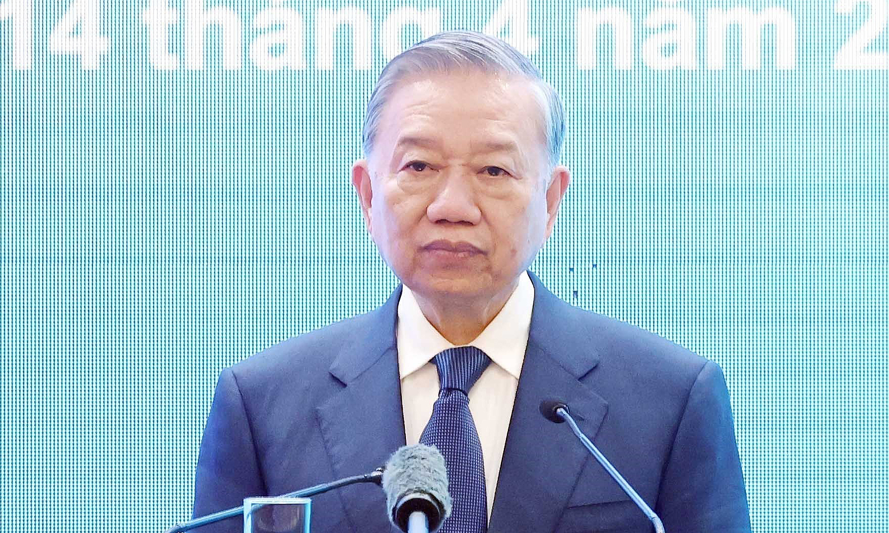 General Secretary and President To Lam speaks at Tsinghua University