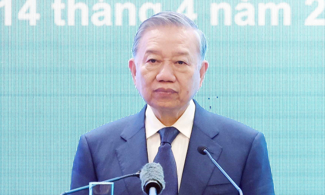 General Secretary and President To Lam speaks at Tsinghua University