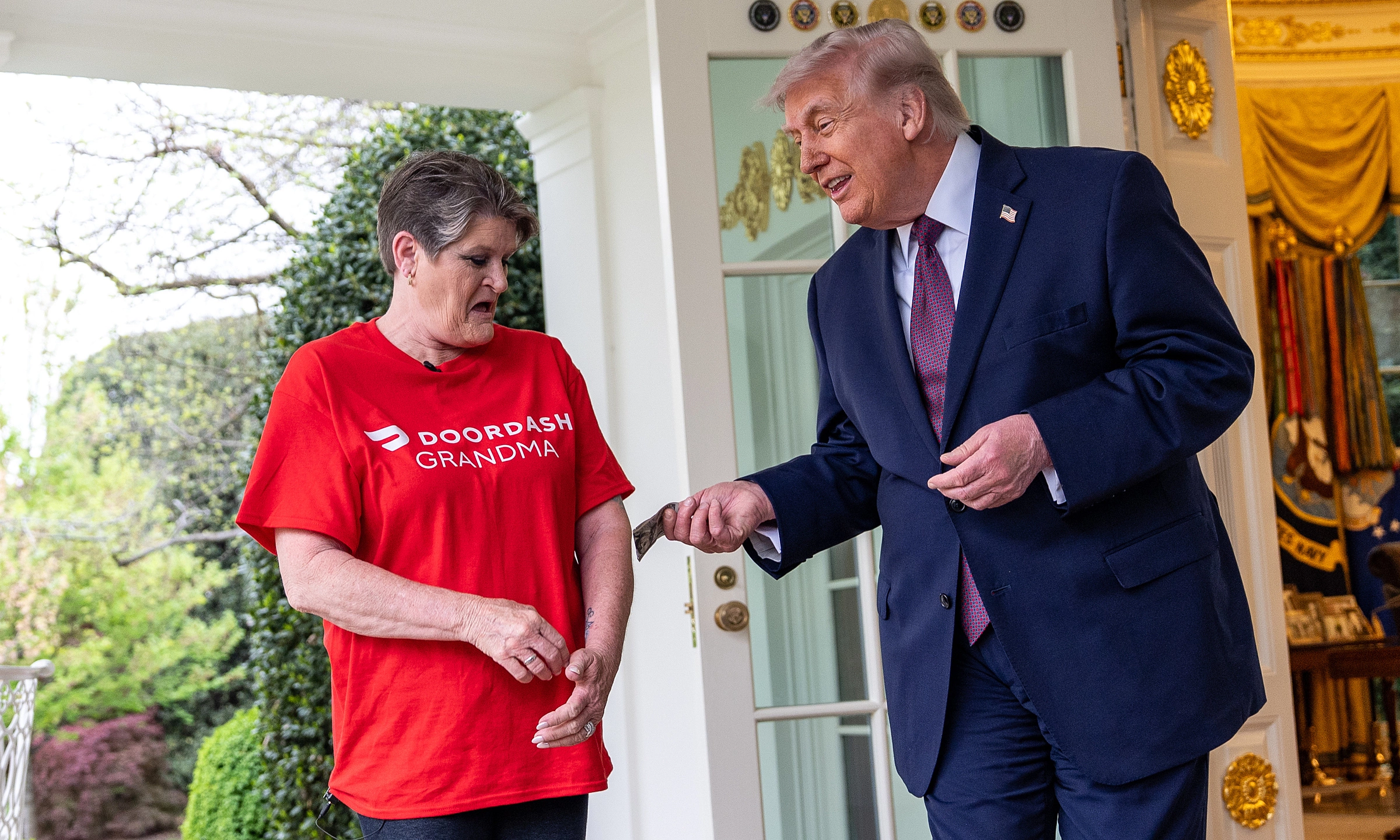 Trump orders food to White House, tips delivery driver