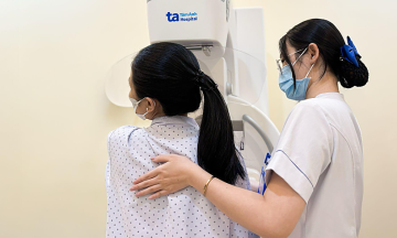 How to screen for breast cancer with breast implants?