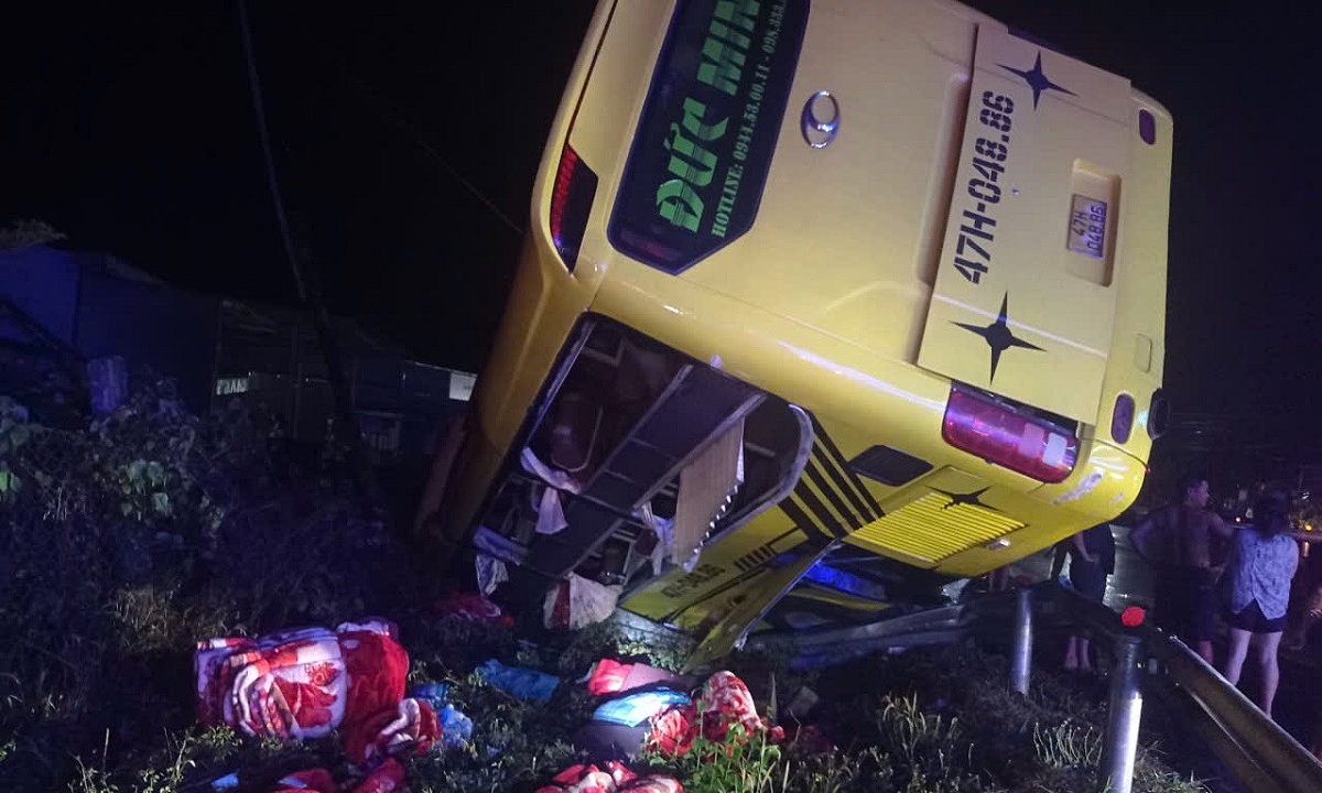 Passenger bus carrying 9 people plunges into ditch