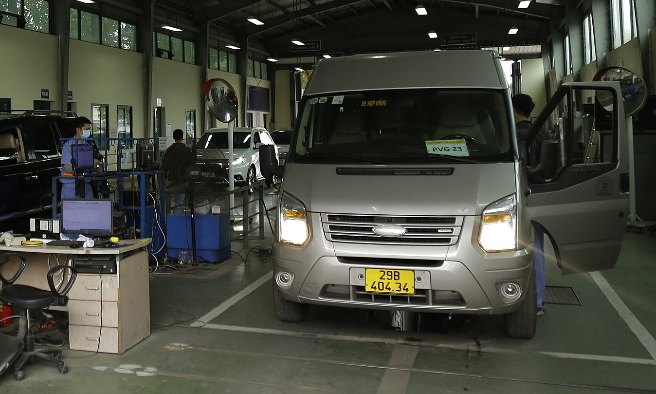 Proposal: modified car interior, exterior equipment still eligible for inspection