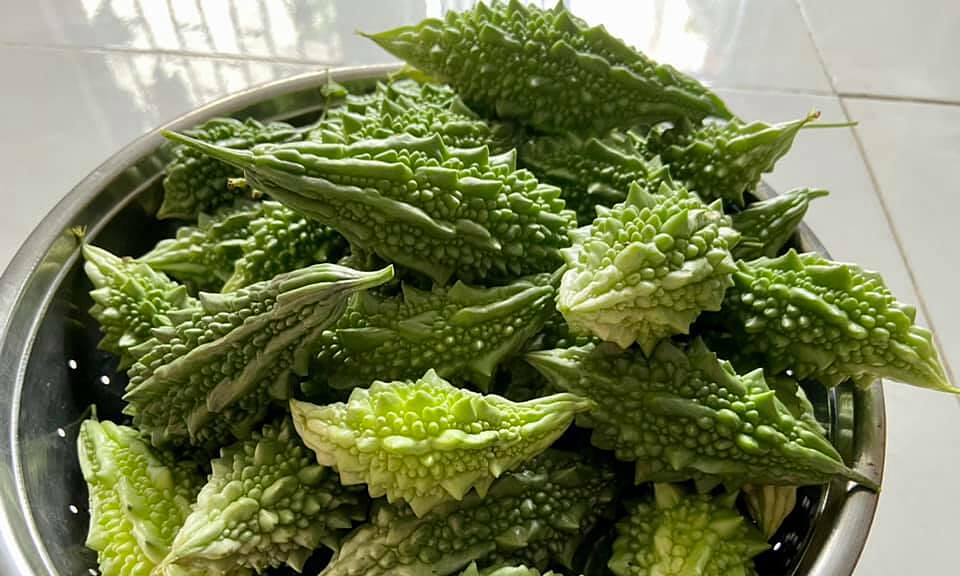 Does eating bitter melon daily help cool the liver?