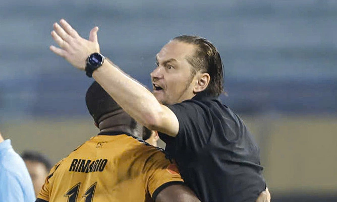 Coach Popov defiant after 4-match ban