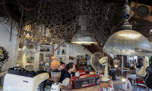 A cafe decorated with old iron and steel in Ho Chi Minh City
