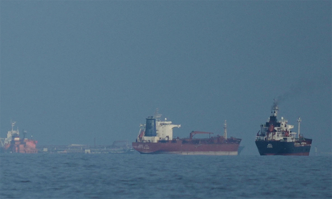 US says 6 ships turn back to Iranian ports due to Hormuz blockade