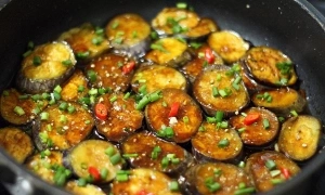 People who should limit eggplant consumption