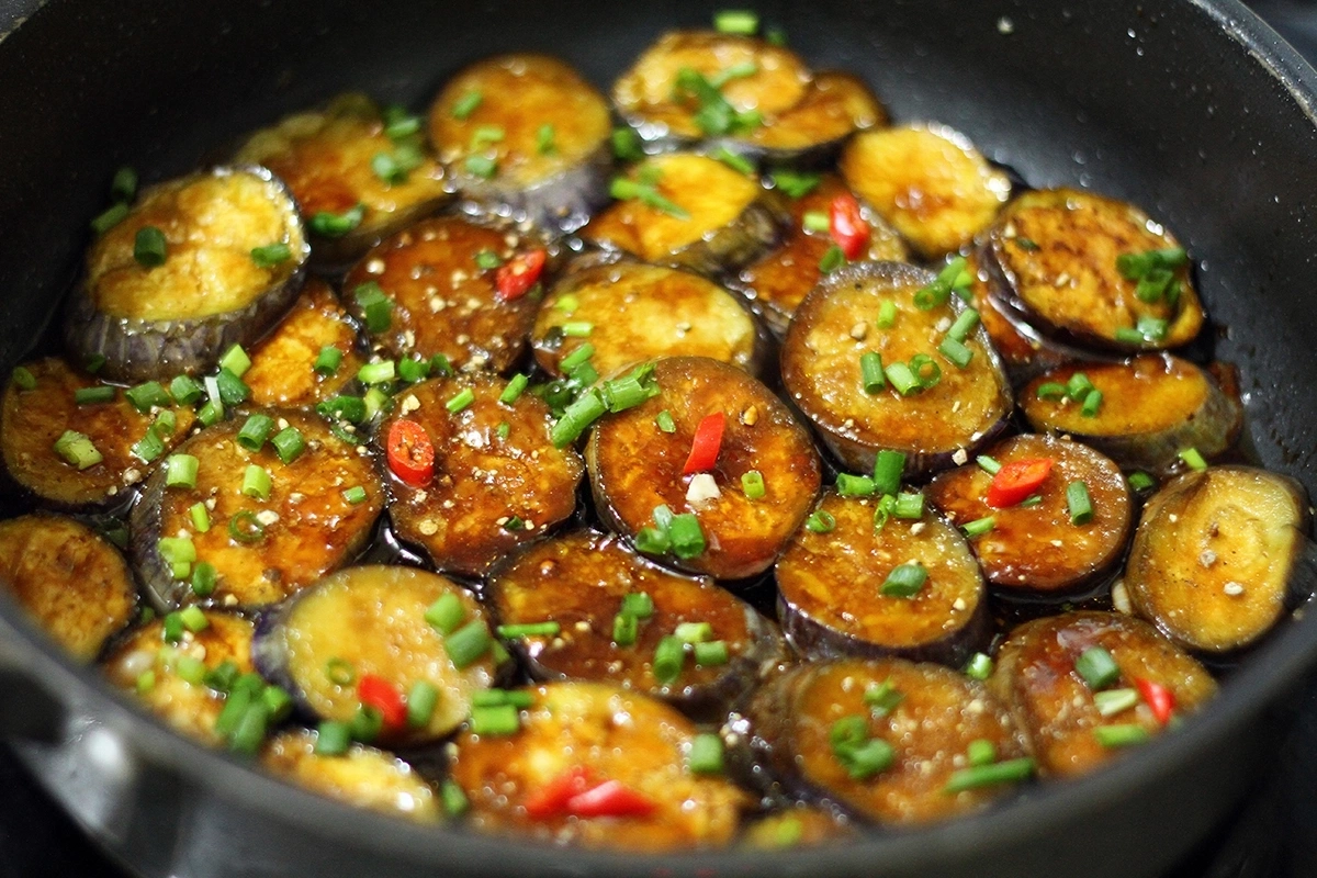 People who should limit eggplant consumption