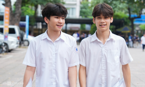 Nearly 90 private schools in Hanoi consider academic transcripts for 10th grade