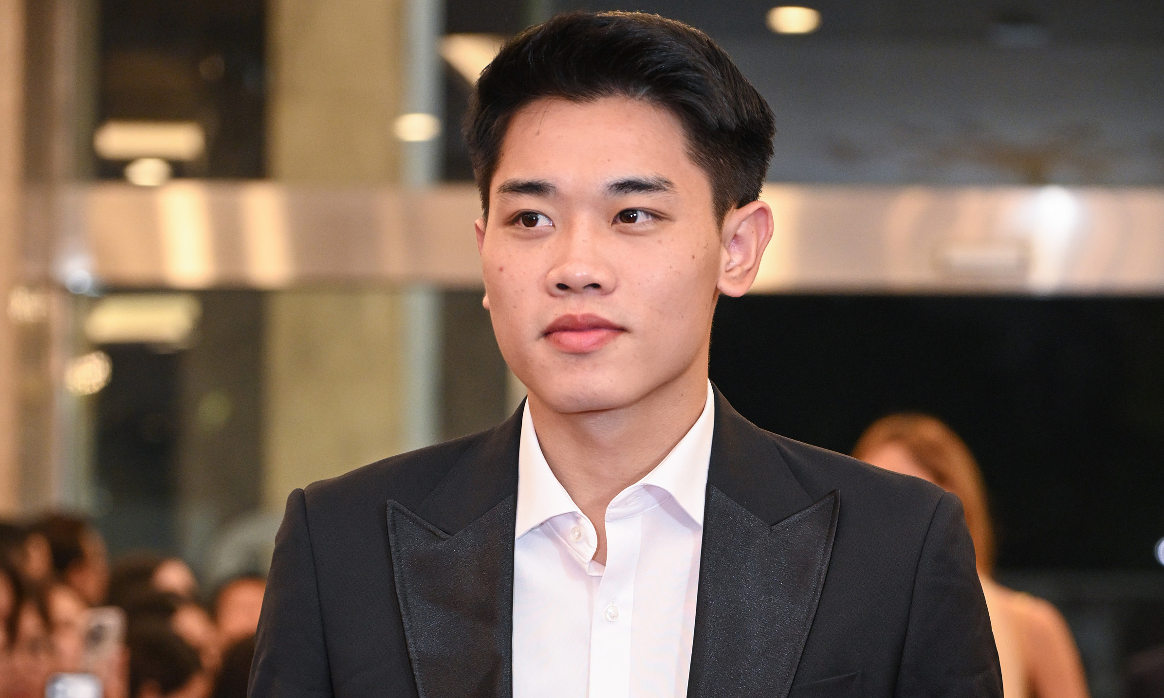 Dinh Bac, Hoang Hen attend event with array of artists