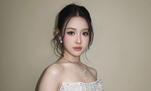 18-year-old actress draws attention in 'Bong ma hanh phuc'