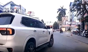 Car with fake license plate discovered after cutting off another vehicle on street