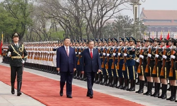 China fires 21-gun salute to welcome general secretary, President To Lam