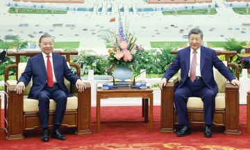 Vietnamese and Chinese leaders attend tea reception