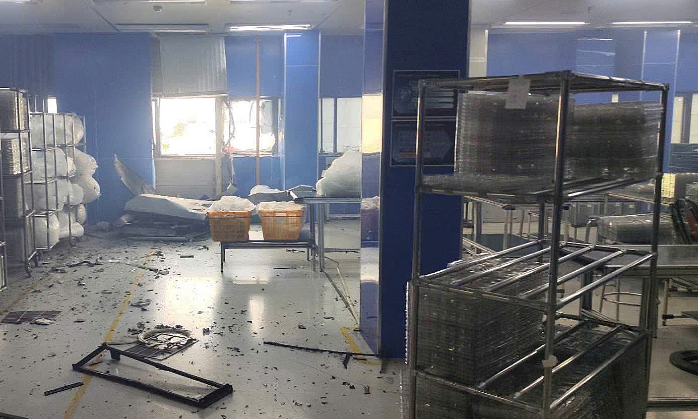 Air conditioner outdoor unit explodes at Yen Phong industrial park