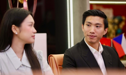 Van Hau's wife accompanies him for CAHN contract extension