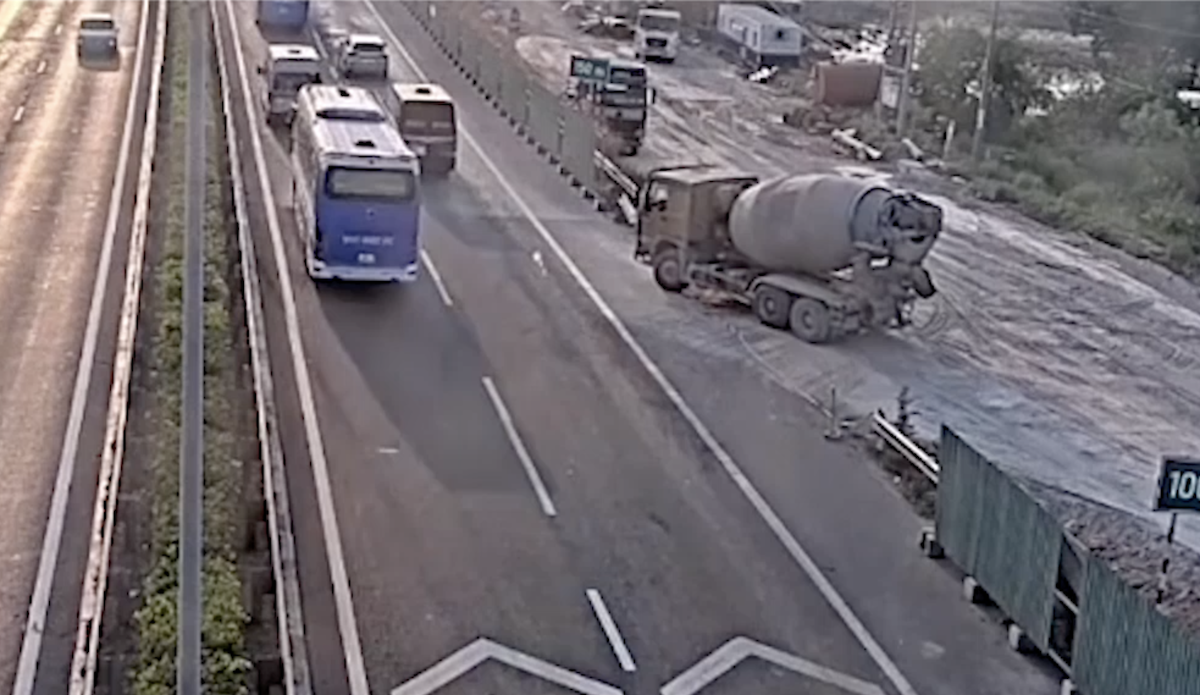 Contractor expanding Ho Chi Minh City - Long Thanh expressway fined