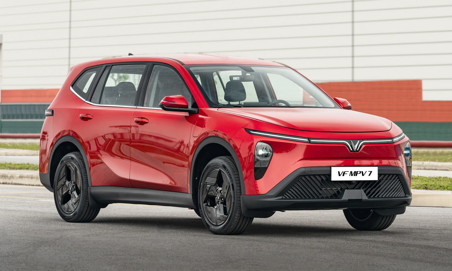 VinFast captures 85% of mid-size MPV market share