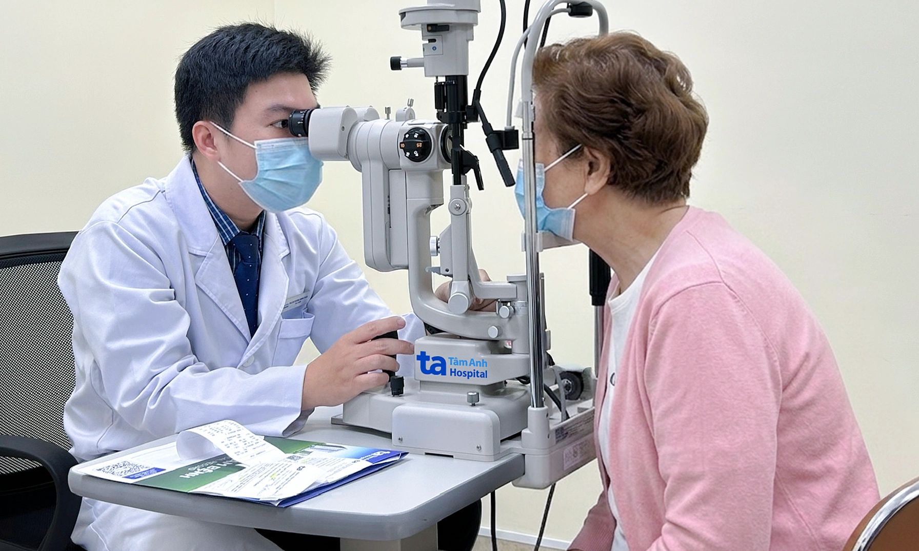 Corneal inflammation due to shingles complications