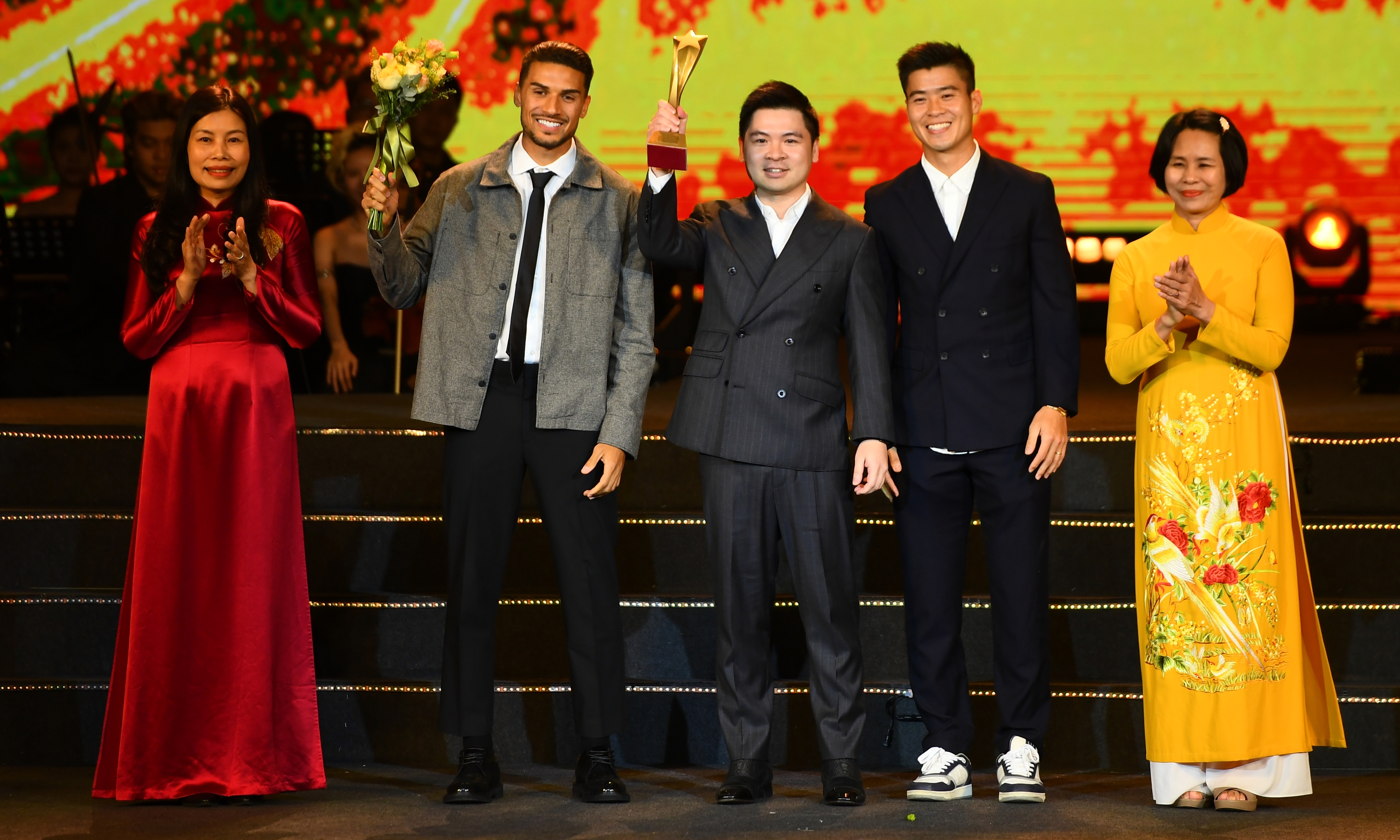 T&T Group receives dedication award in sports category