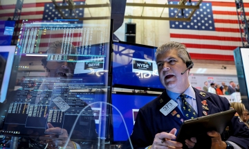 US stocks hit record highs