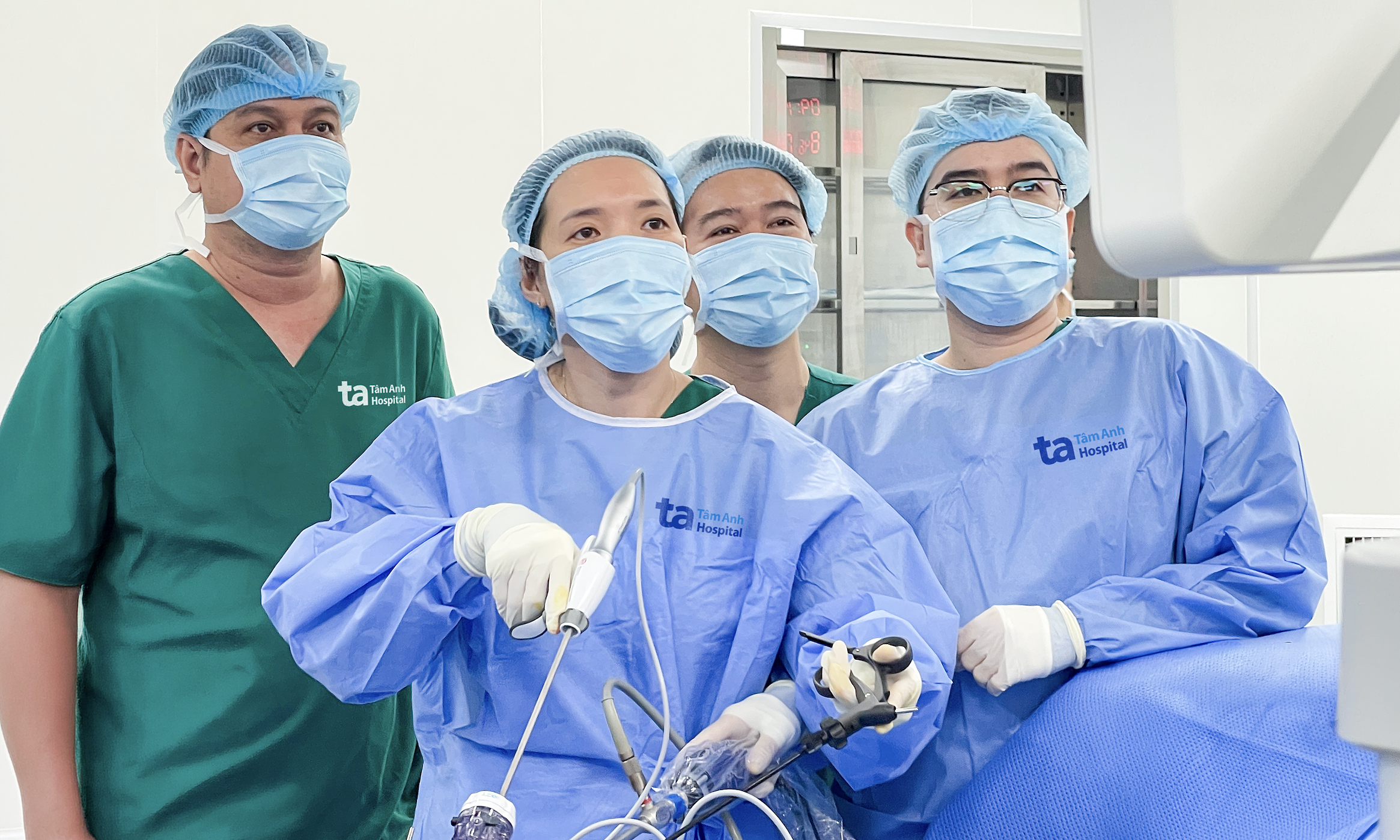 Removing a kidney to eradicate cancer in a patient in her twenties