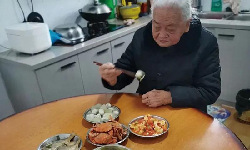 104-year-old woman's longevity secret: still uses teeth to crack seafood shells