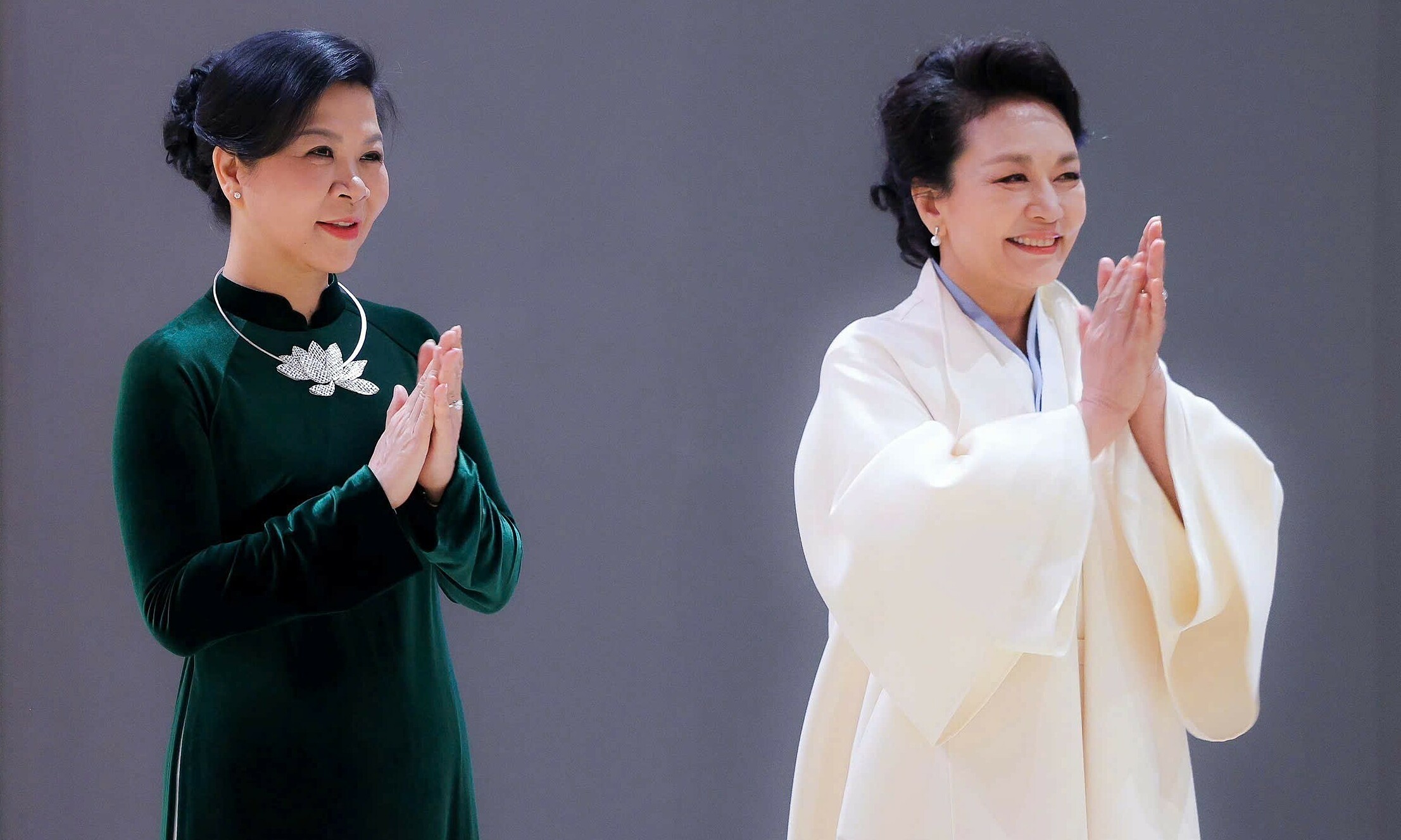 Spouses of Vietnamese and Chinese leaders visit China national grand theater
