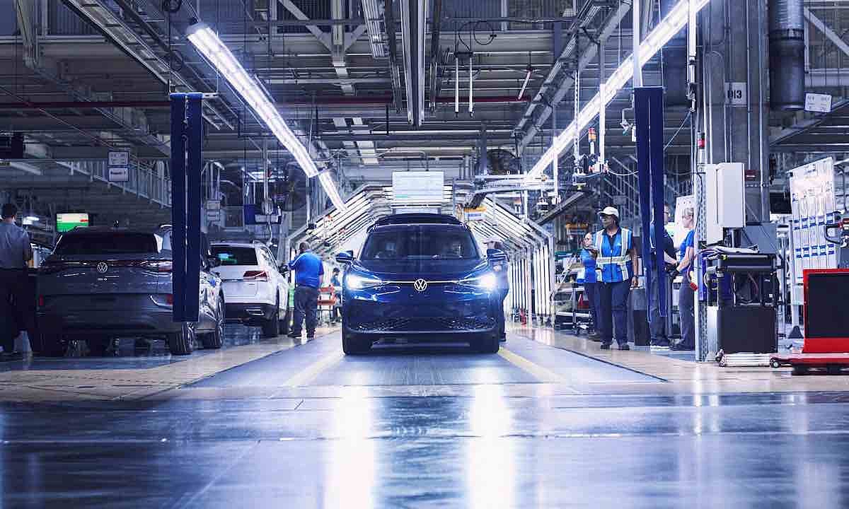 Americans buy fewer electric vehicles, Volkswagen halts production