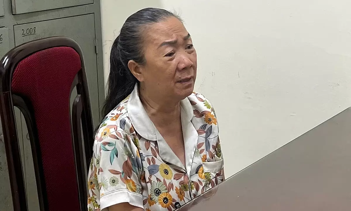 Gangster shoots at beer quan over 11 billion VND debt dispute