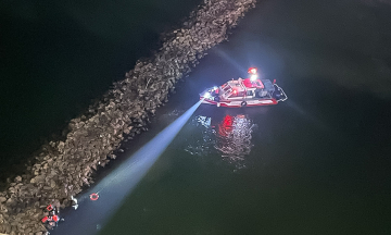 Rescue of young man who jumped from Thuan Phuoc bridge