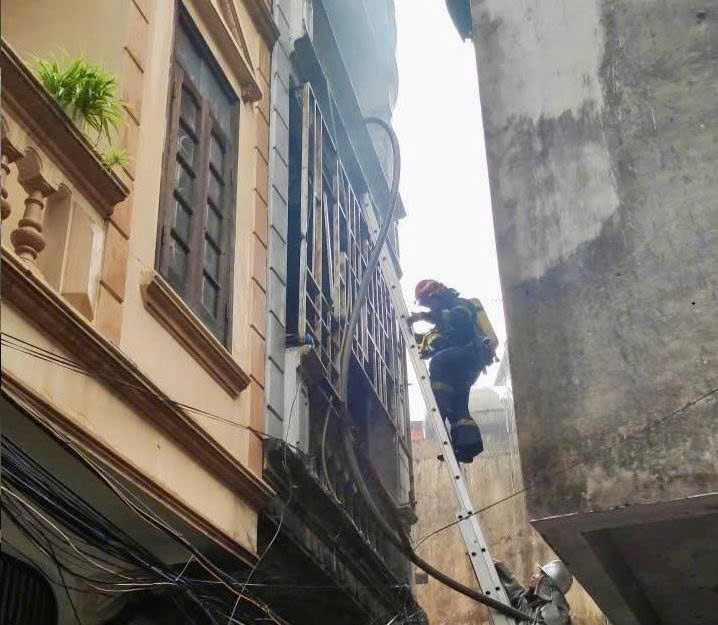 Man burned in 4-story house fire in Hanoi